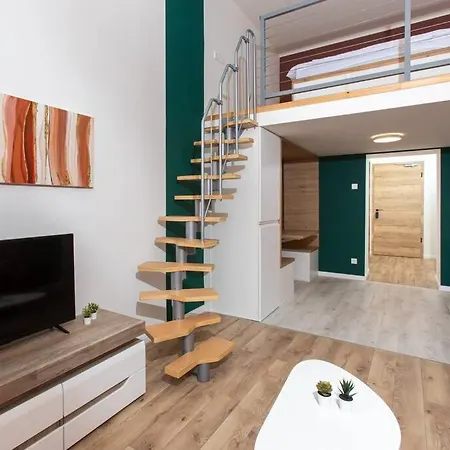 Downtown Serenity - Geraldine Budapešť